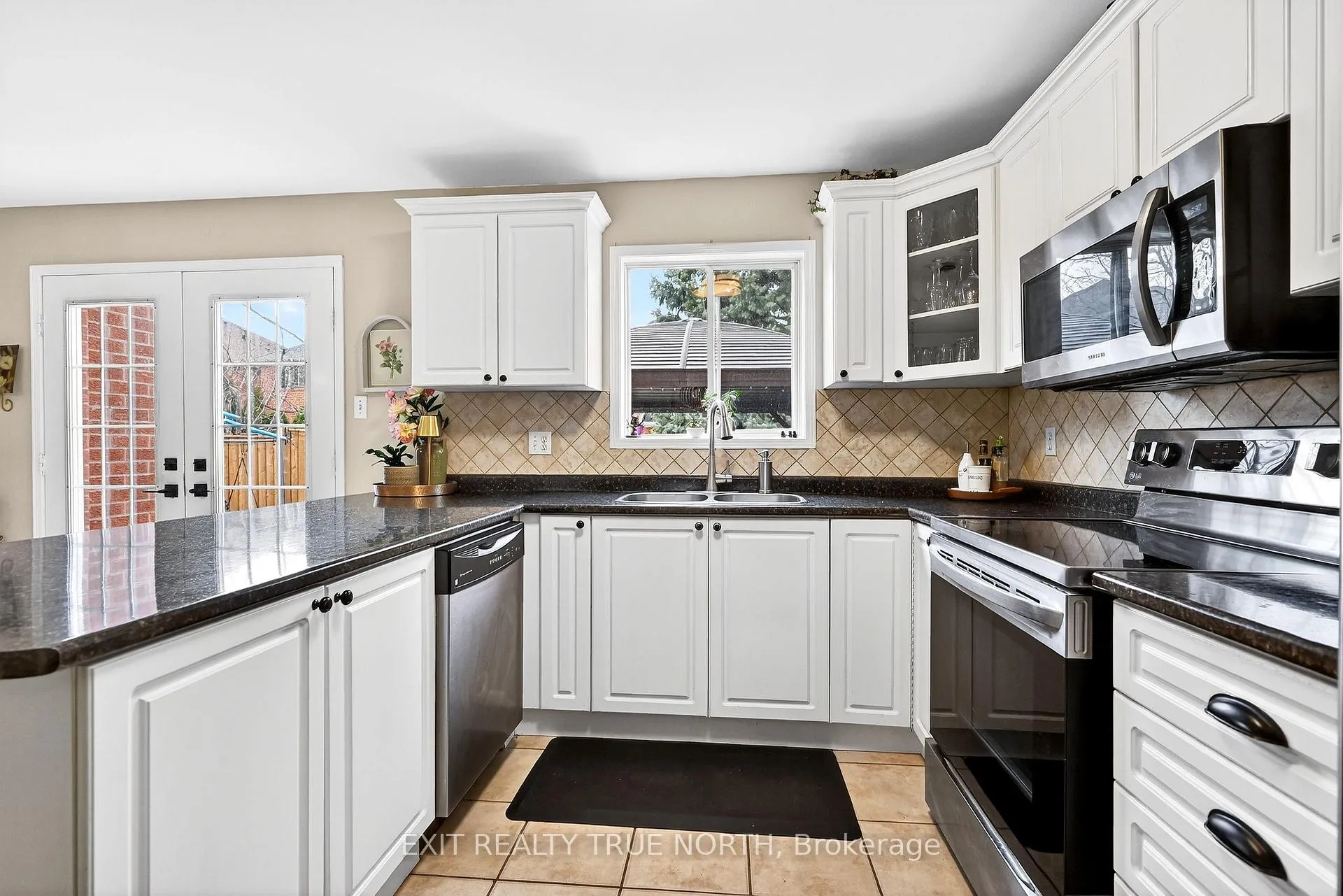 Photo 12 of 17 Chester Crescent, Halton Hills, Georgetown — HOMEH