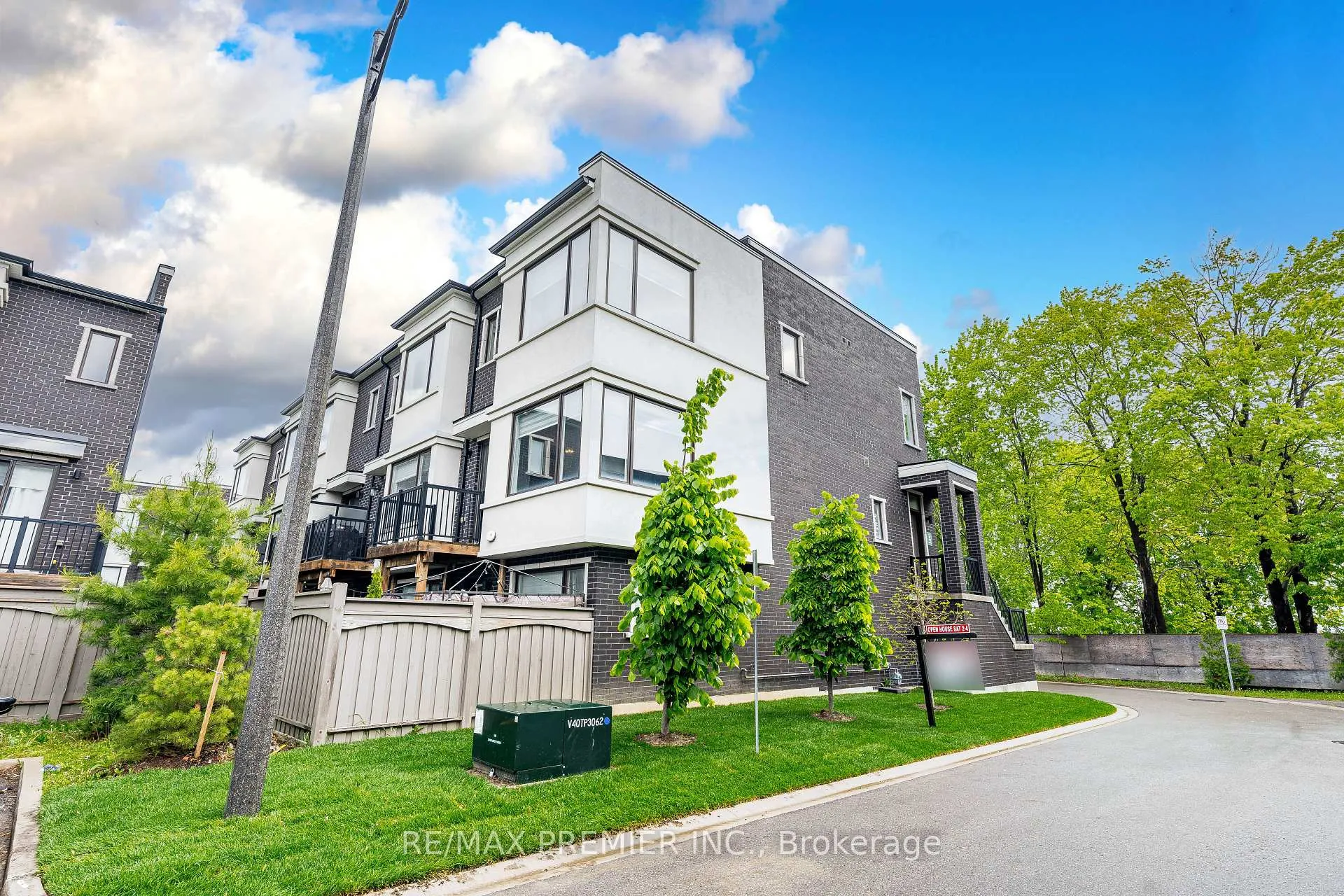 Front of 77 Sydney Circle