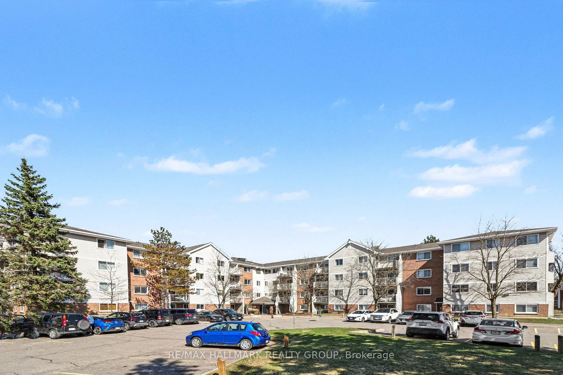 Photo 1 of Unit 312, 280 Brittany Drive, Ottawa, Viscount Alexander Park — HOMEH