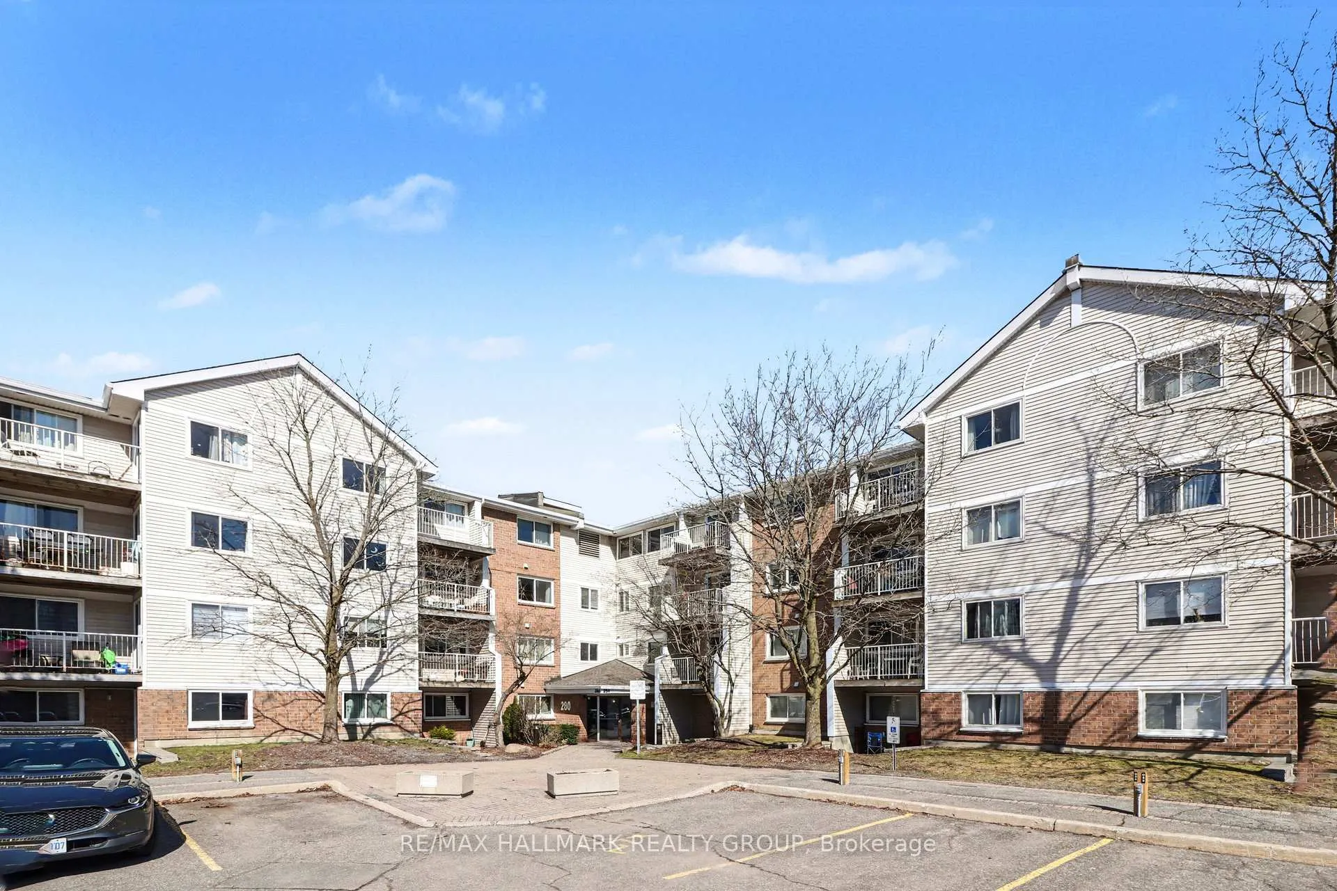 Photo 2 of Unit 312, 280 Brittany Drive, Ottawa, Viscount Alexander Park — HOMEH