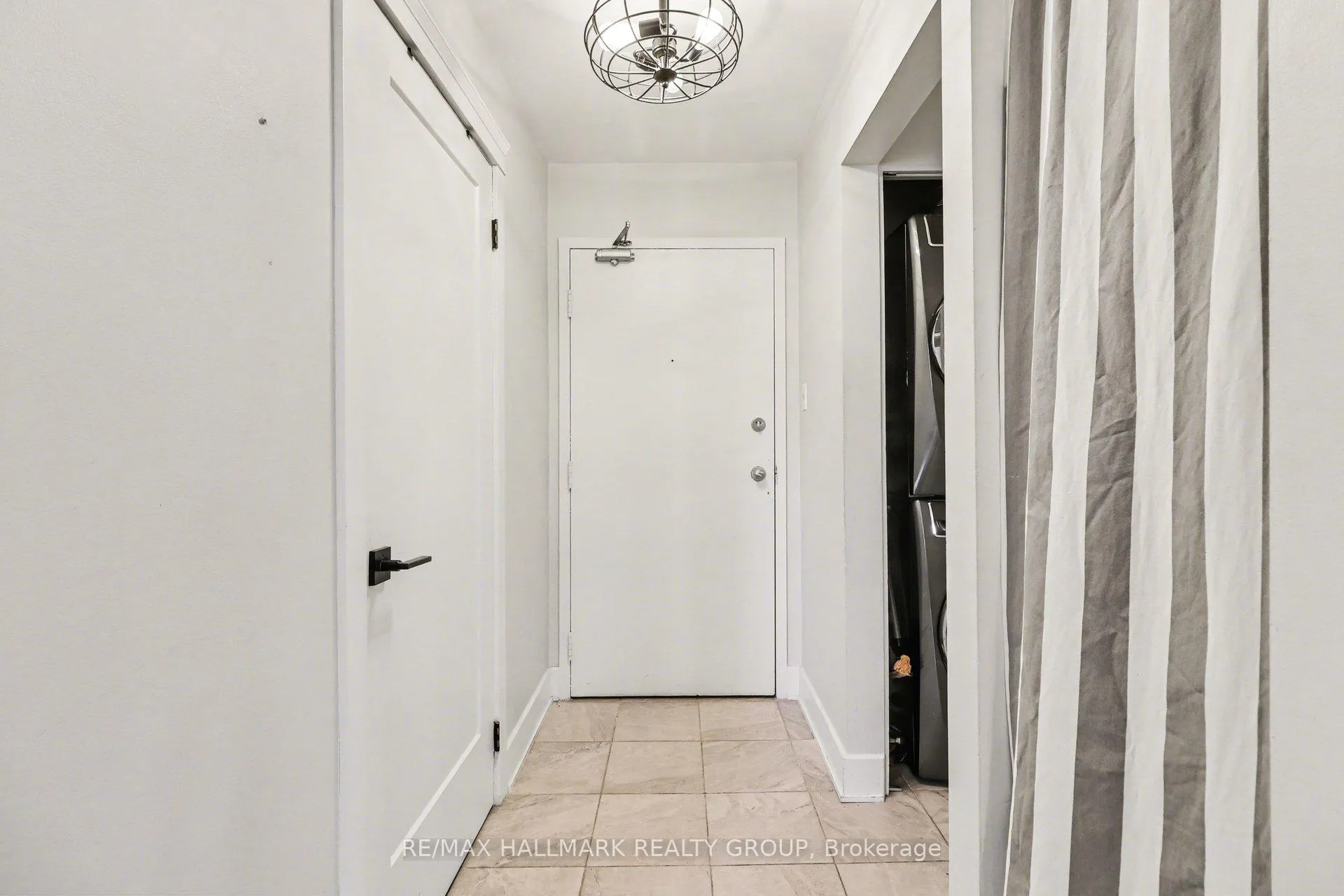 Photo 3 of Unit 312, 280 Brittany Drive, Ottawa, Viscount Alexander Park — HOMEH