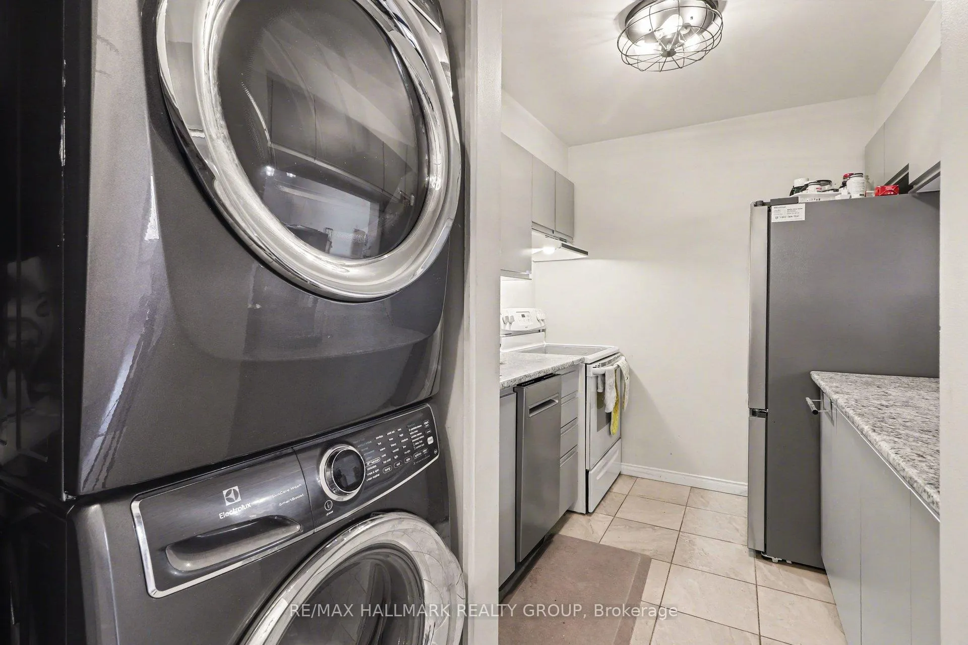 Photo 5 of Unit 312, 280 Brittany Drive, Ottawa, Viscount Alexander Park — HOMEH