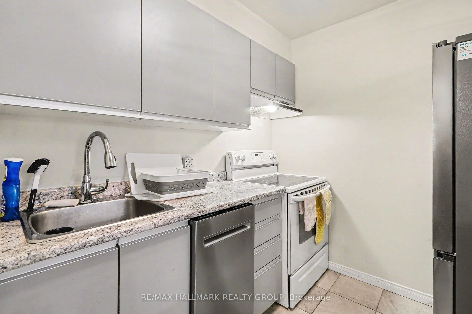 Photo 8 of Unit 312, 280 Brittany Drive, Ottawa, Viscount Alexander Park — HOMEH