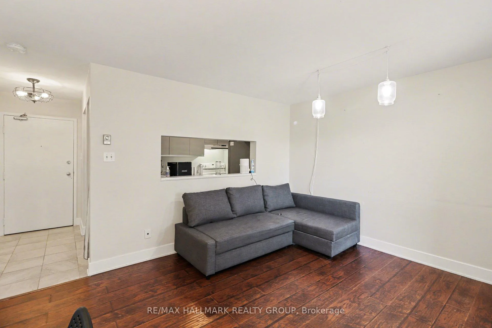 Photo 12 of Unit 312, 280 Brittany Drive, Ottawa, Viscount Alexander Park — HOMEH