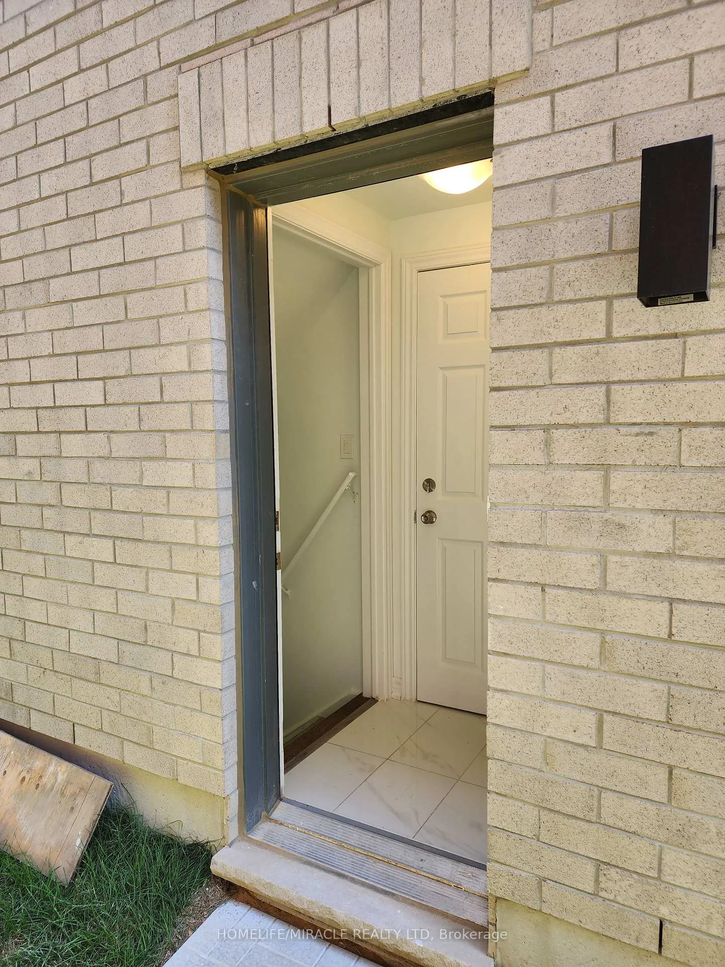Photo 2 of Unit Basement, 67 Calabria Drive, Caledon, Rural Caledon — HOMEH