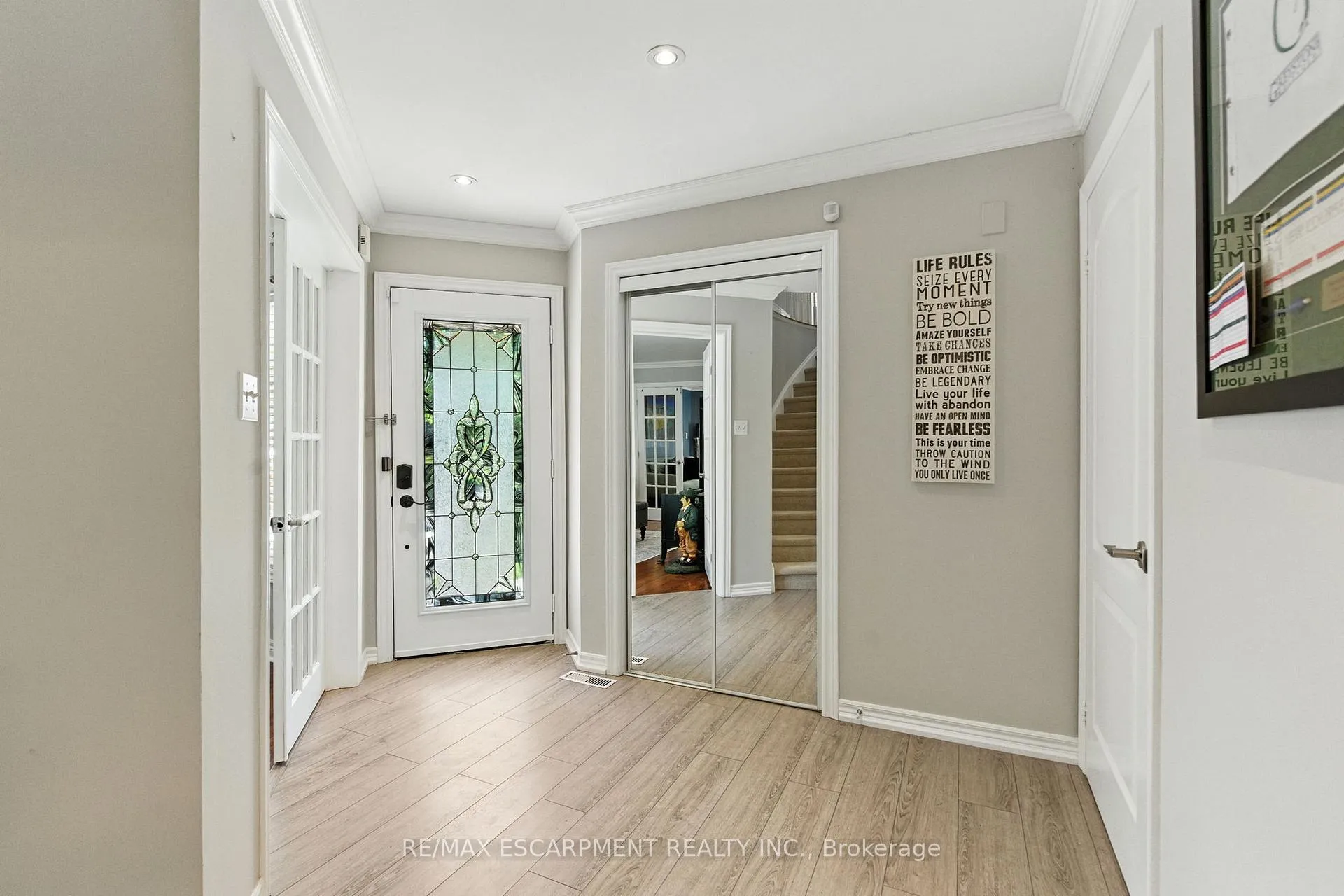Photo 5 of 106 Ryans Way, Hamilton, Waterdown — HOMEH
