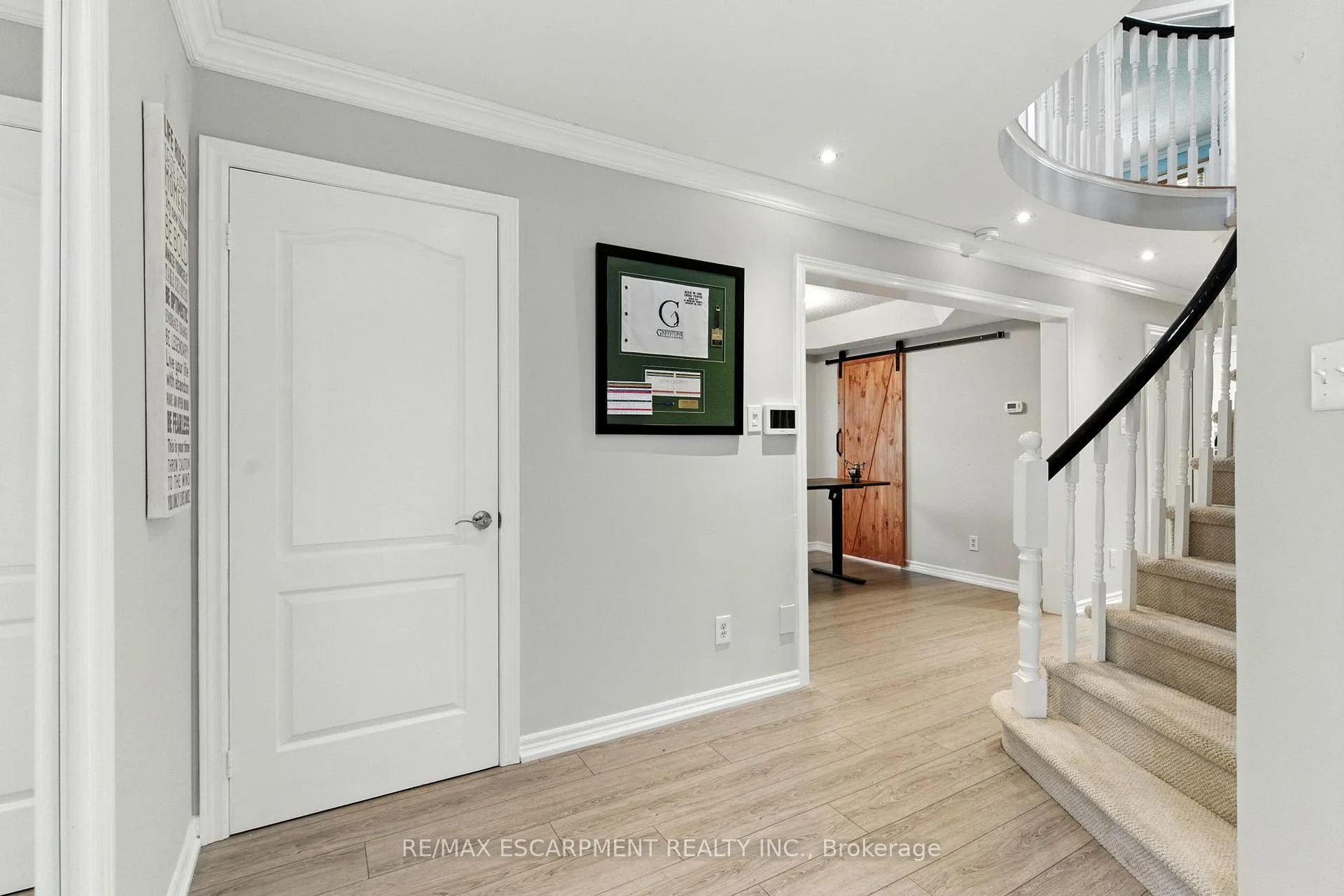 Photo 6 of 106 Ryans Way, Hamilton, Waterdown — HOMEH