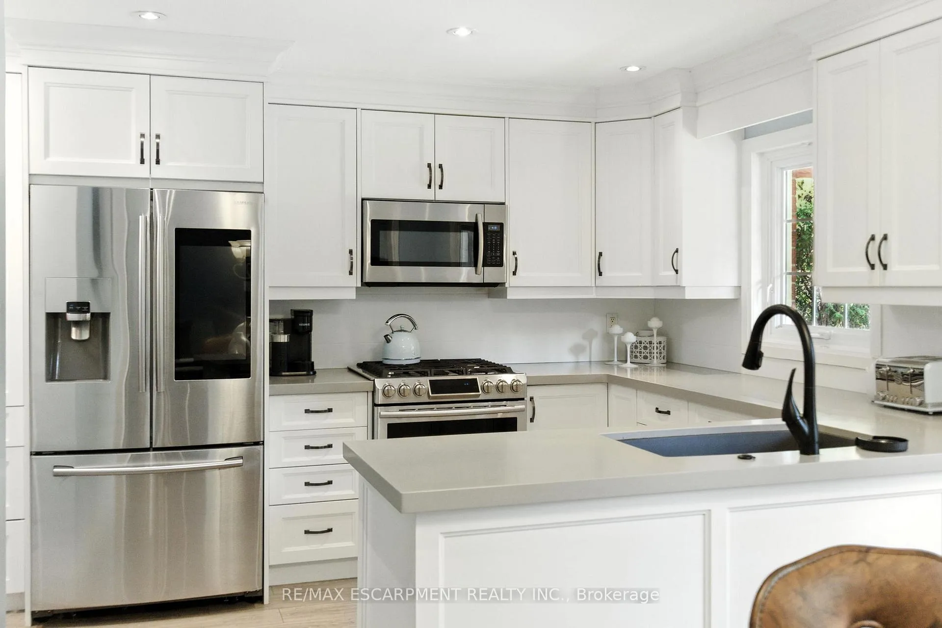 Photo 10 of 106 Ryans Way, Hamilton, Waterdown — HOMEH