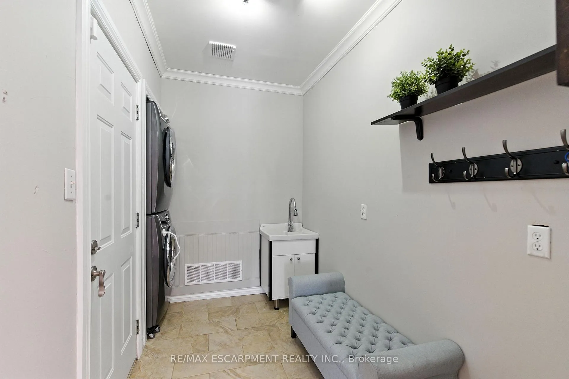 Photo 20 of 106 Ryans Way, Hamilton, Waterdown — HOMEH