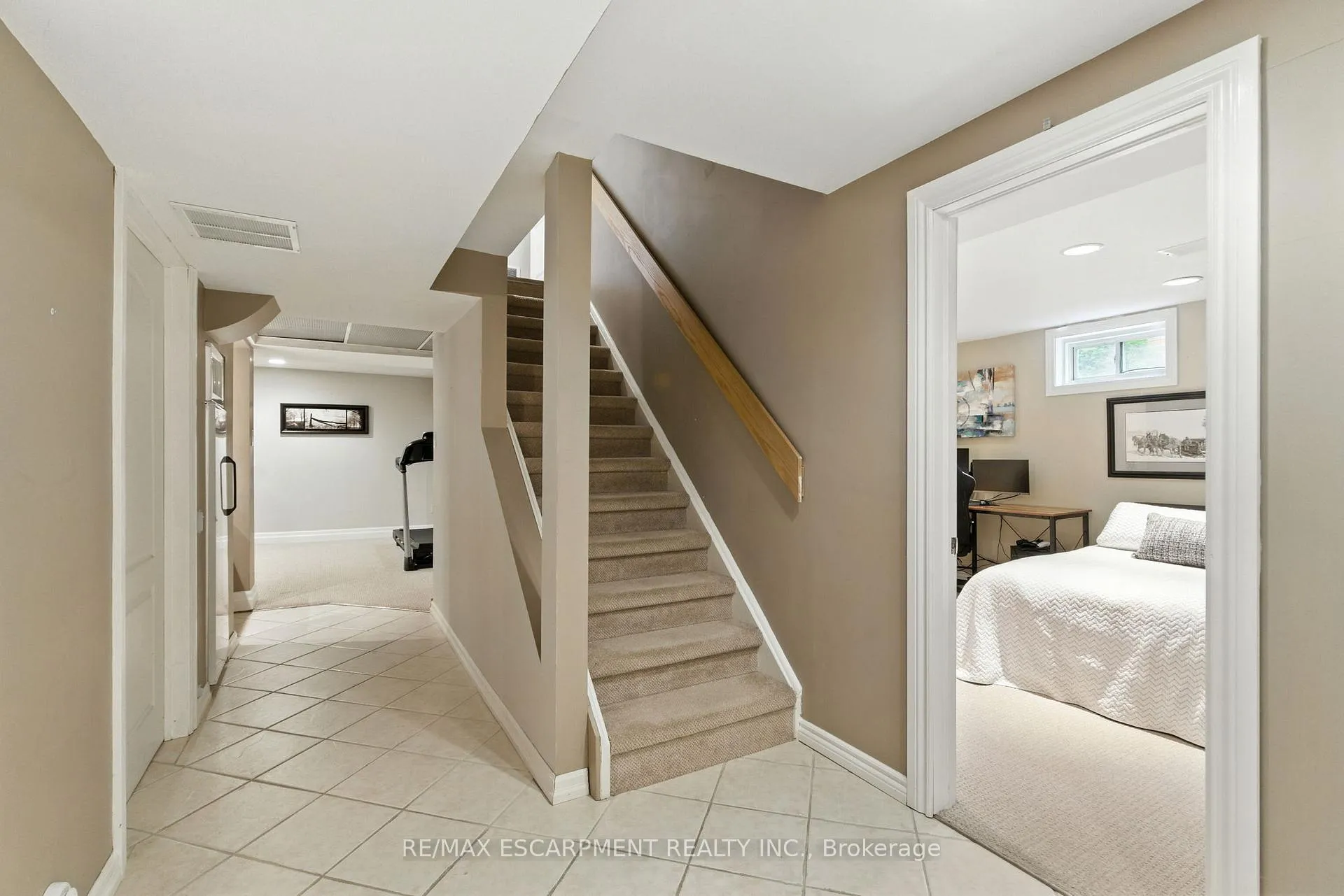 Photo 37 of 106 Ryans Way, Hamilton, Waterdown — HOMEH