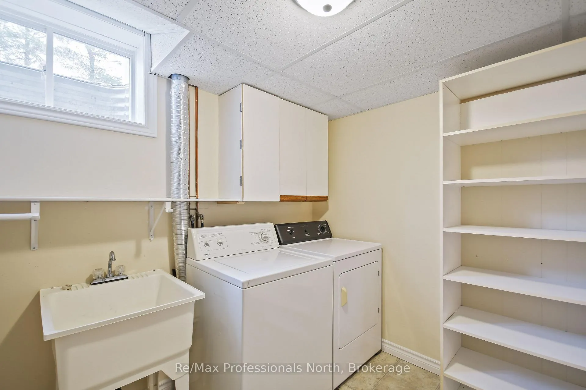 Photo 9 of 151 Pine Street, Bracebridge, Macaulay — HOMEH