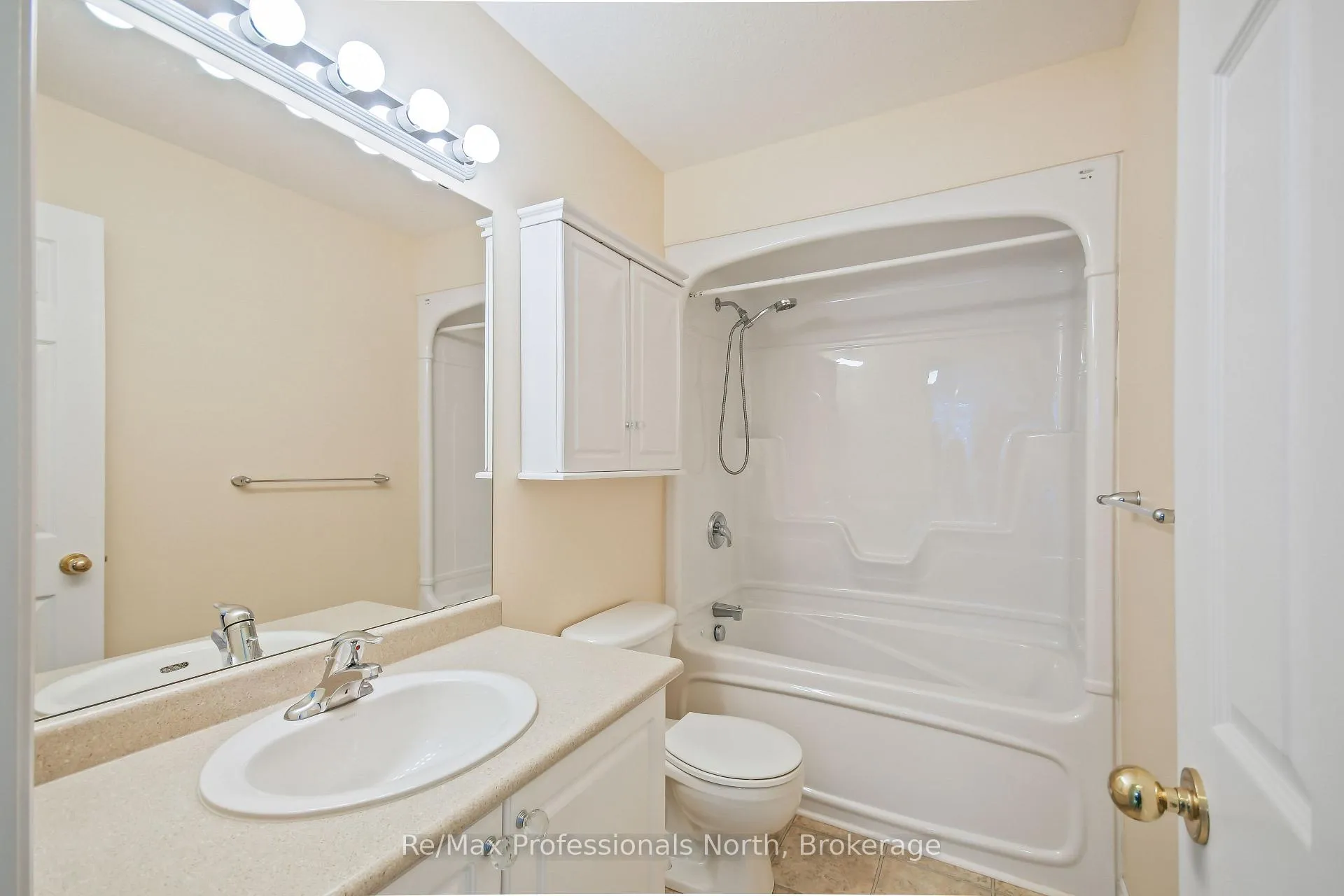 Photo 14 of 151 Pine Street, Bracebridge, Macaulay — HOMEH