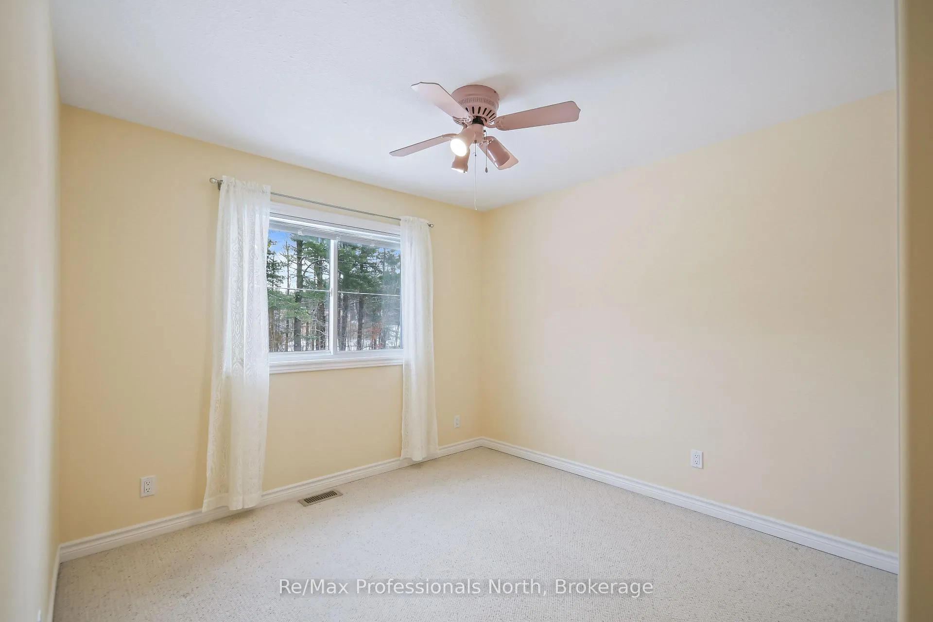 Photo 16 of 151 Pine Street, Bracebridge, Macaulay — HOMEH