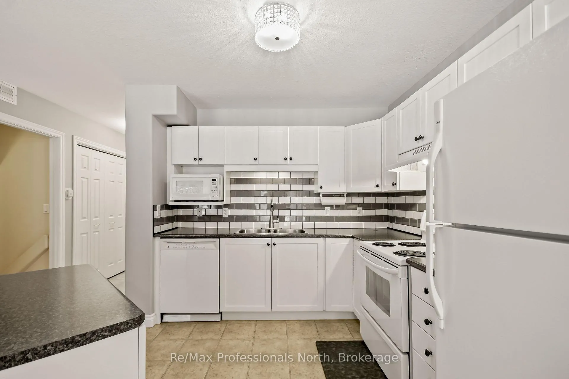 Photo 19 of 151 Pine Street, Bracebridge, Macaulay — HOMEH