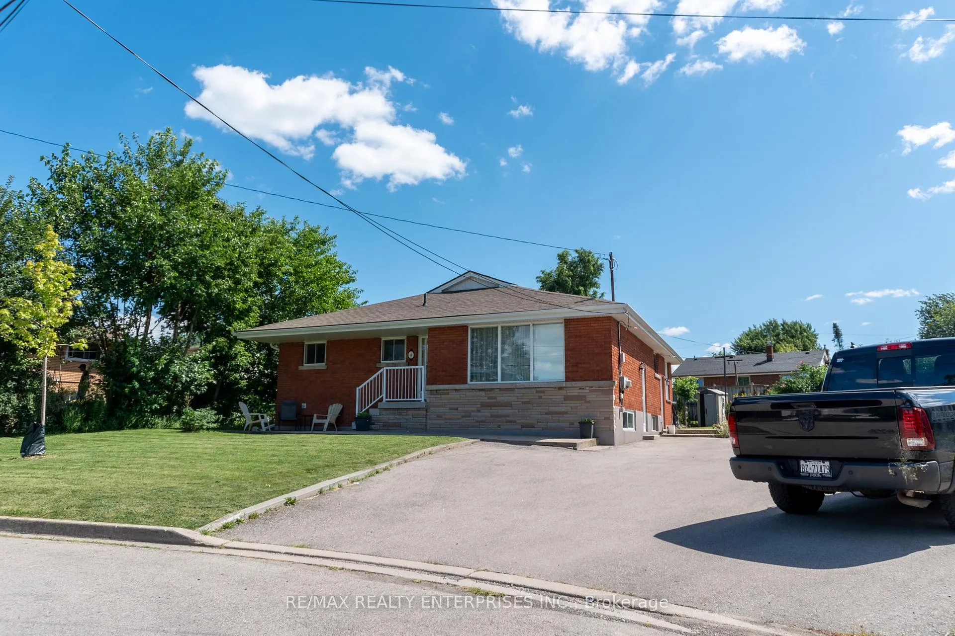 Front of Unit Lower, 8 Salmond Court