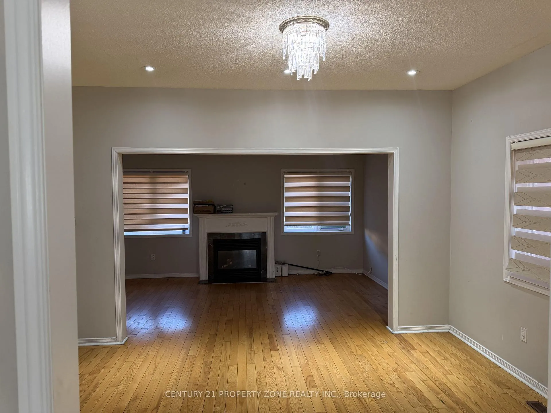 Photo 3 of 77 Maddybeth Crescent, Brampton, Bram West — HOMEH