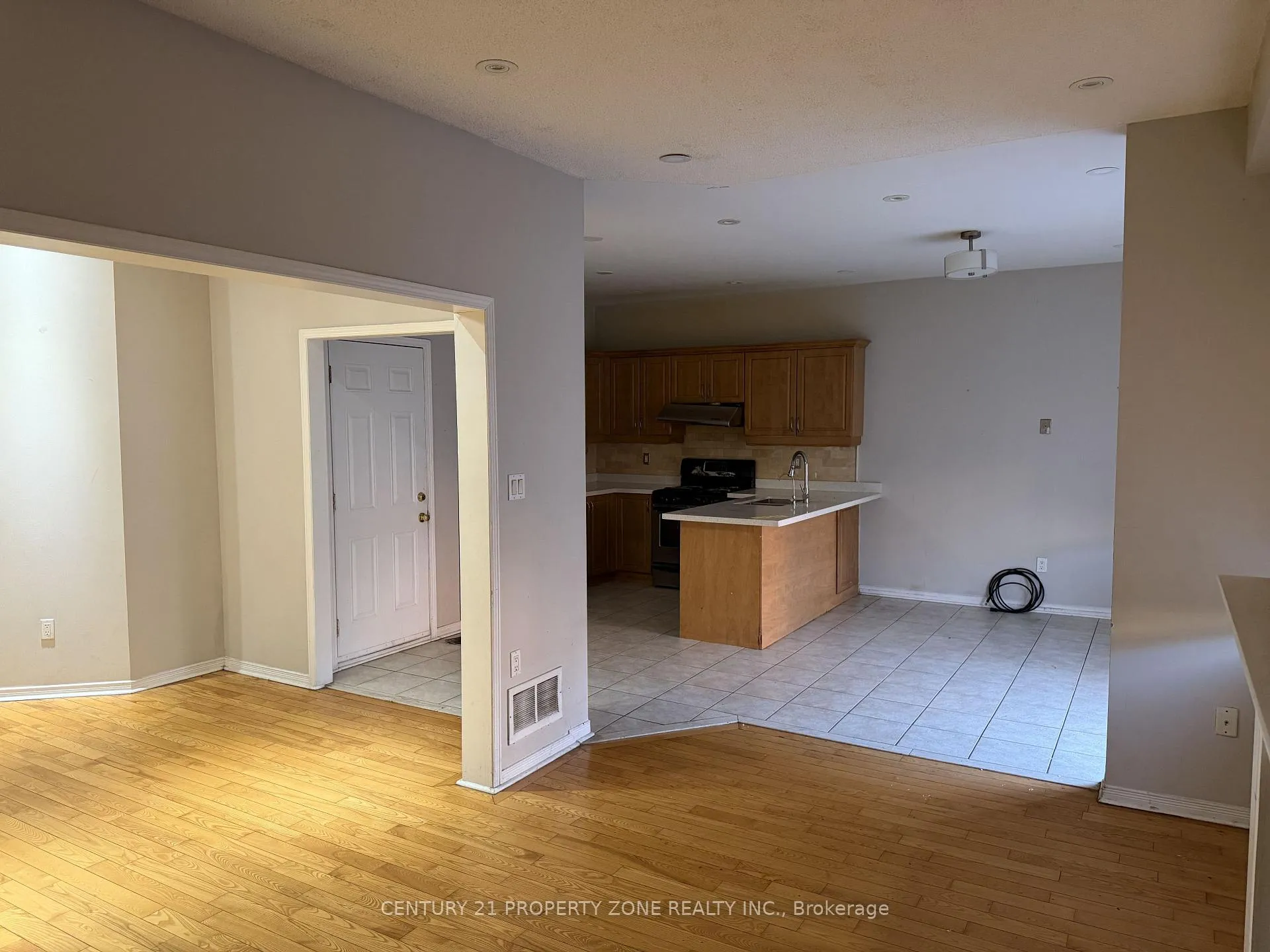 Photo 4 of 77 Maddybeth Crescent, Brampton, Bram West — HOMEH