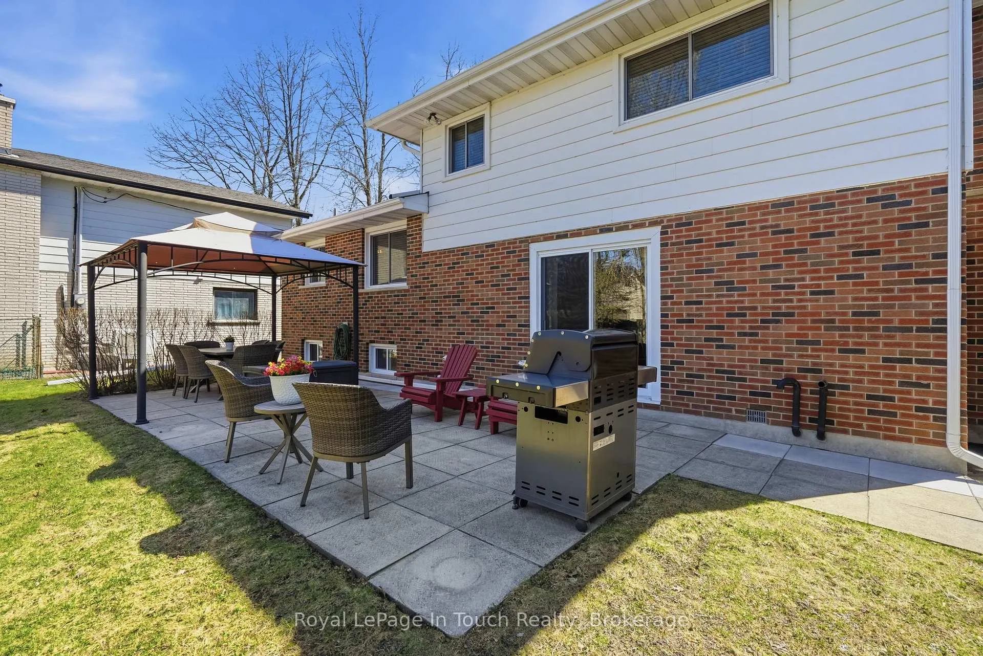 Photo 4 of 636 Broadview Avenue, Orillia — HOMEH