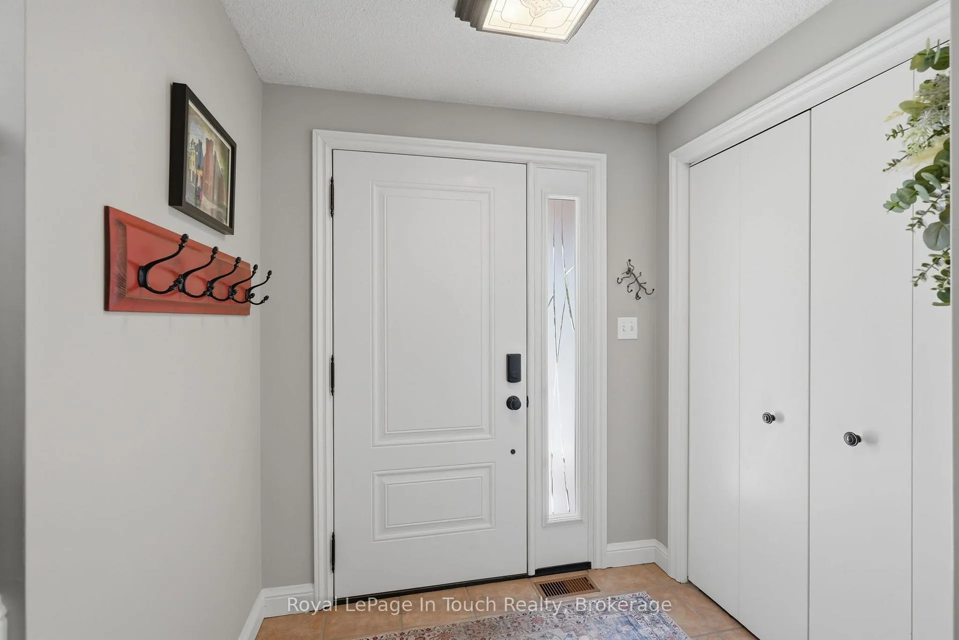 Photo 8 of 636 Broadview Avenue, Orillia — HOMEH