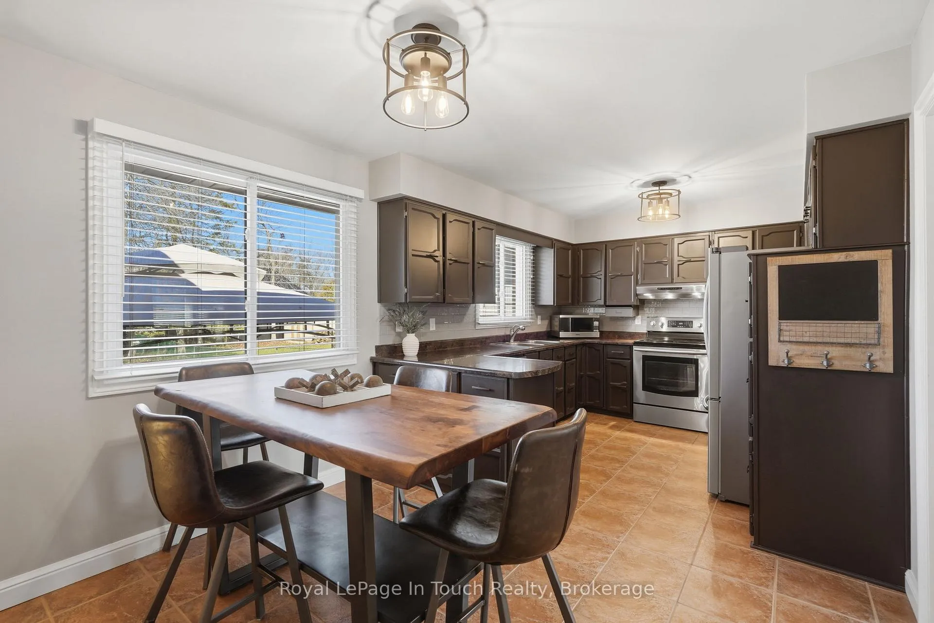 Photo 9 of 636 Broadview Avenue, Orillia — HOMEH