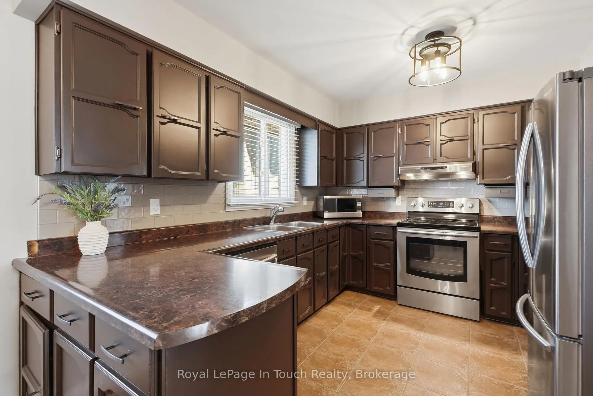 Photo 11 of 636 Broadview Avenue, Orillia — HOMEH
