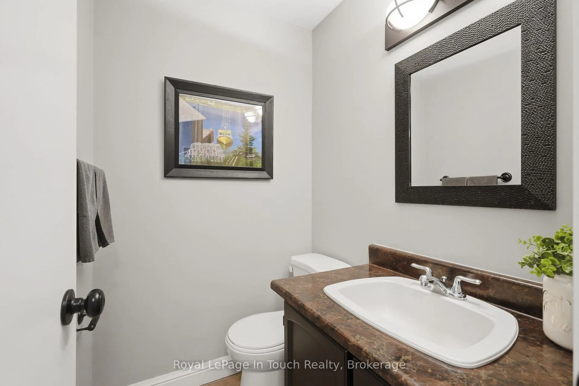 Photo 16 of 636 Broadview Avenue, Orillia — HOMEH