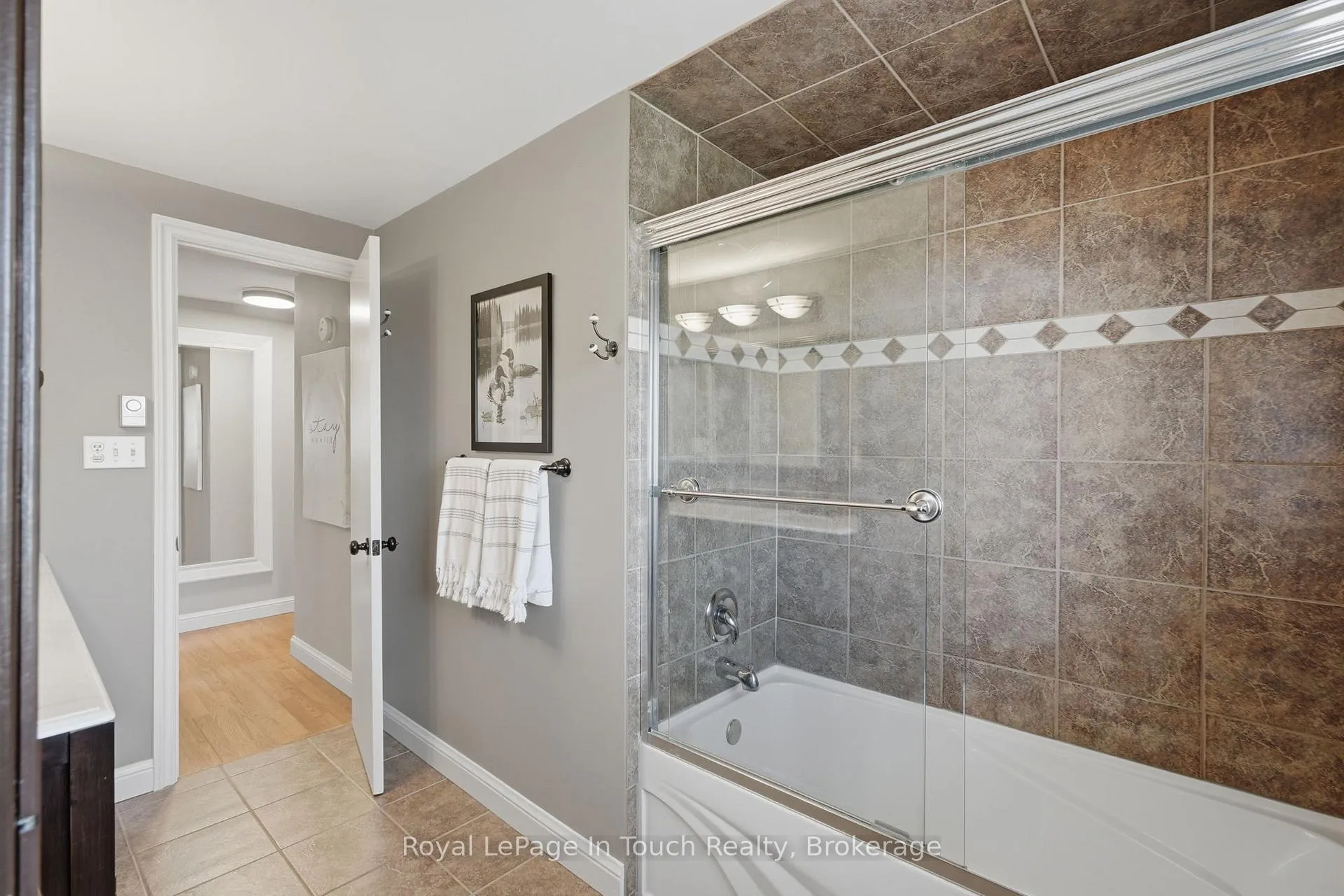 Photo 28 of 636 Broadview Avenue, Orillia — HOMEH