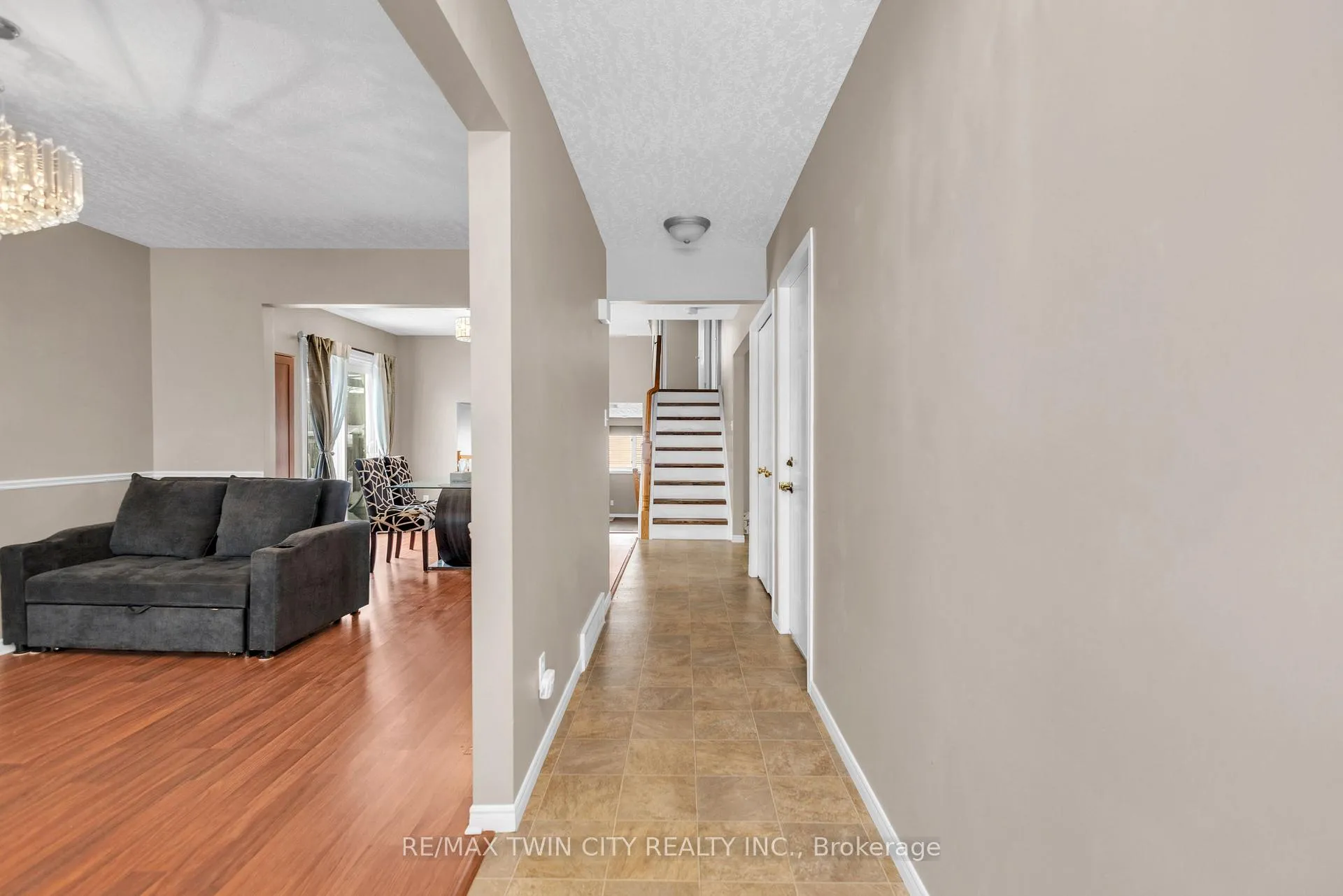 Photo 4 of 28 Ridgeway Crescent, Kitchener — HOMEH