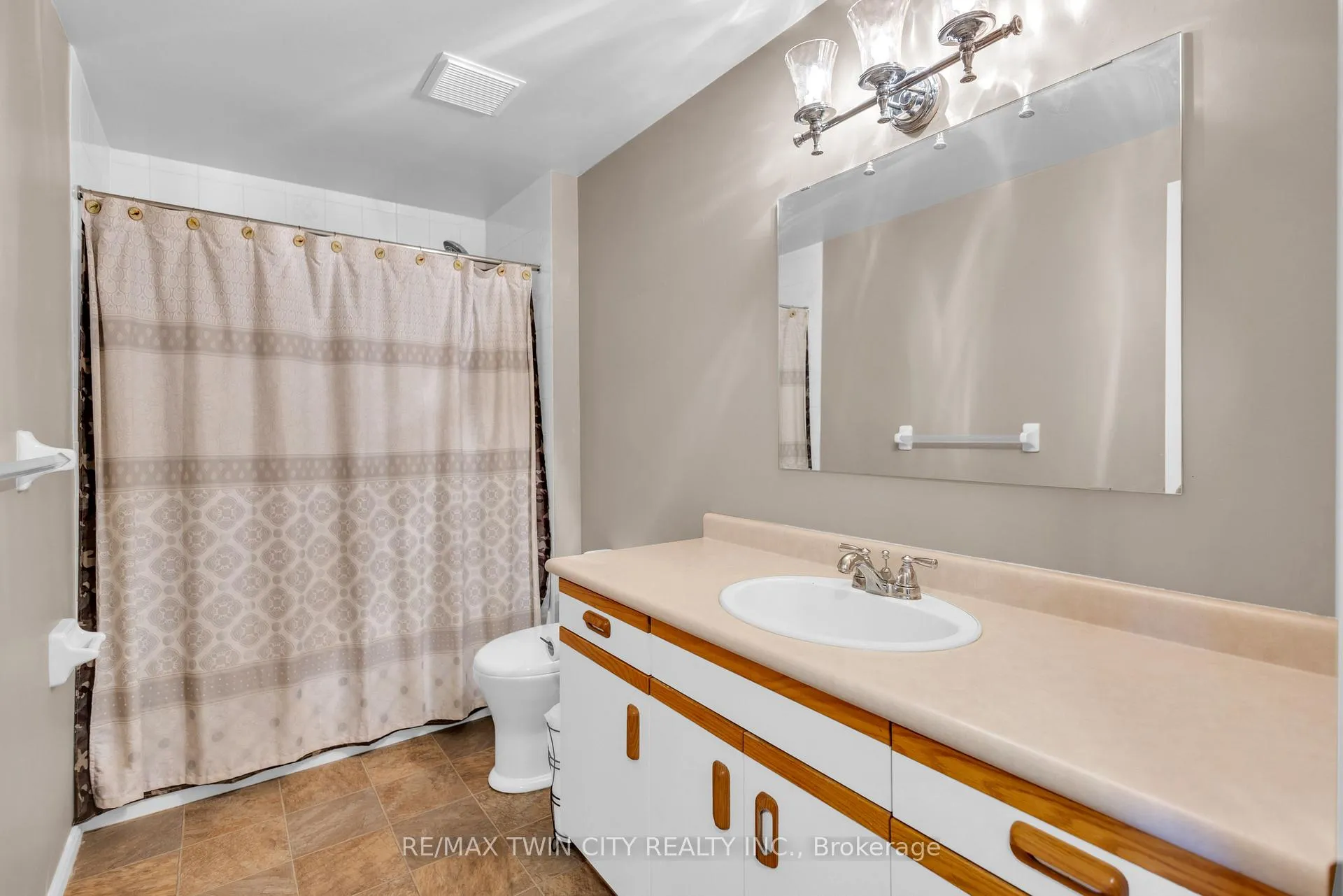 Photo 28 of 28 Ridgeway Crescent, Kitchener — HOMEH