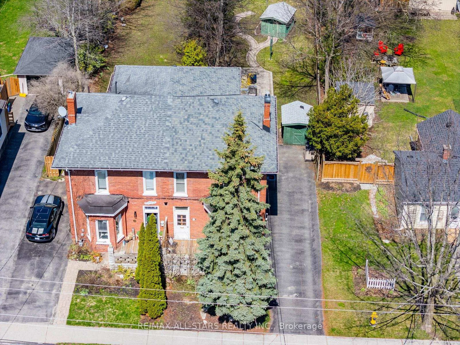 Photo 1 of 32 Wellington Street, Clarington, Bowmanville — HOMEH