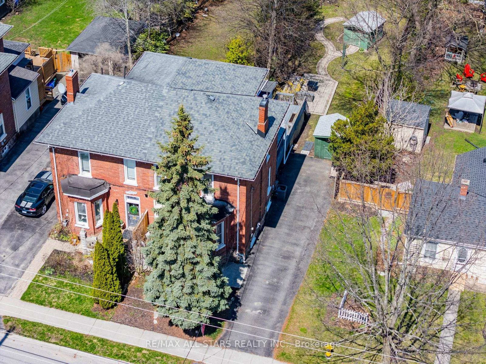 Photo 3 of 32 Wellington Street, Clarington, Bowmanville — HOMEH