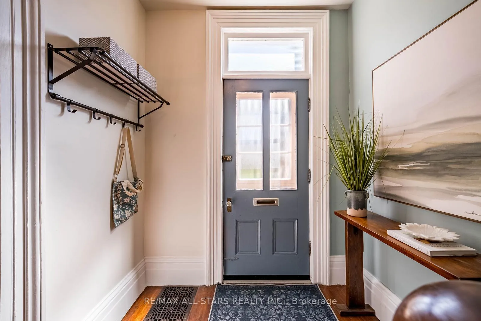 Photo 4 of 32 Wellington Street, Clarington, Bowmanville — HOMEH