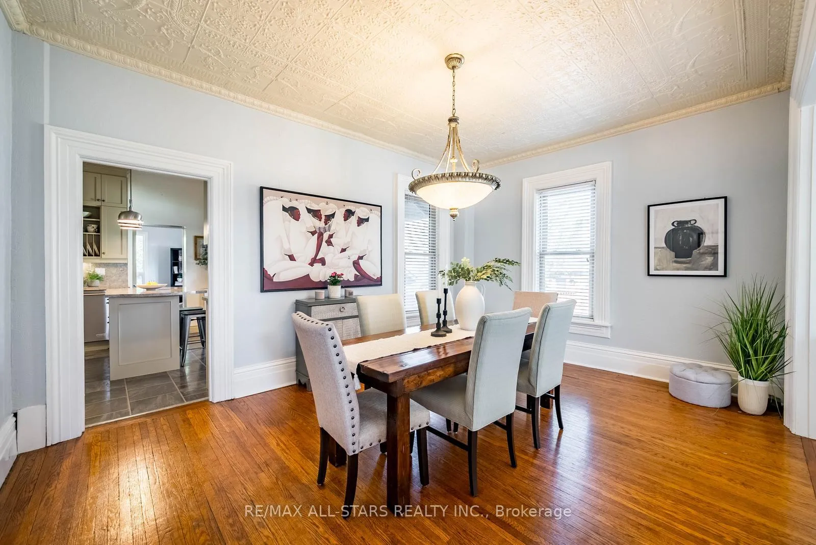 Photo 12 of 32 Wellington Street, Clarington, Bowmanville — HOMEH