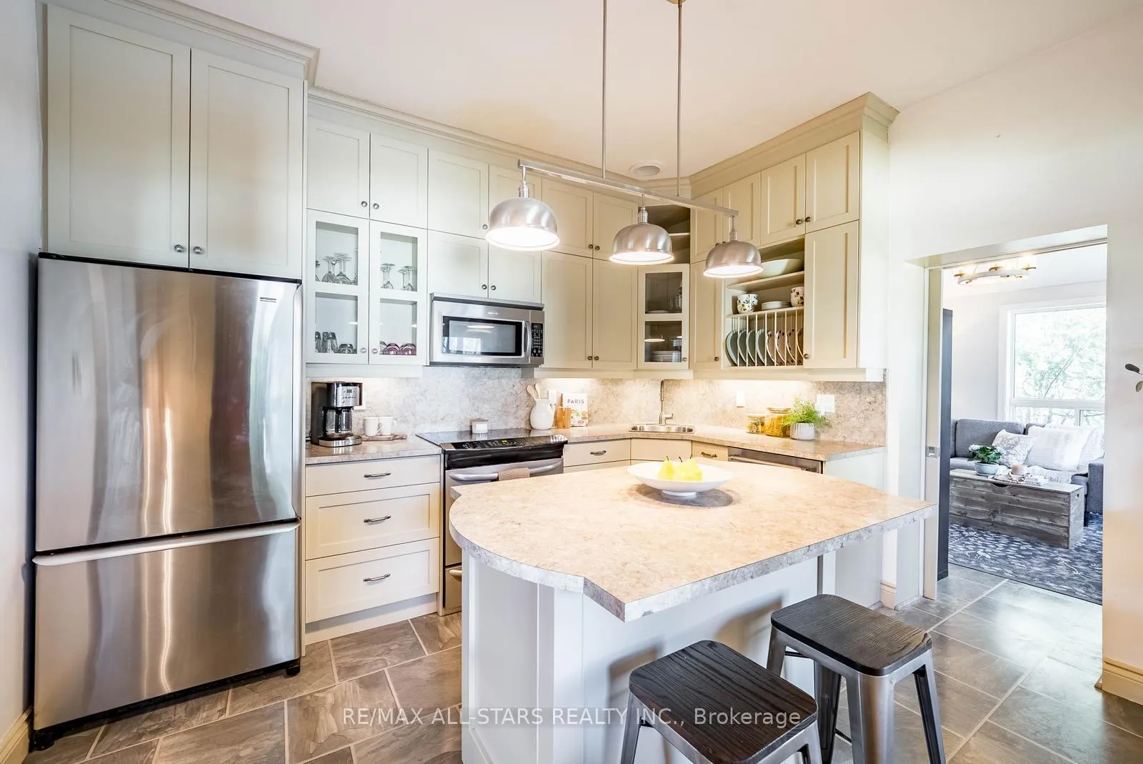 Photo 14 of 32 Wellington Street, Clarington, Bowmanville — HOMEH