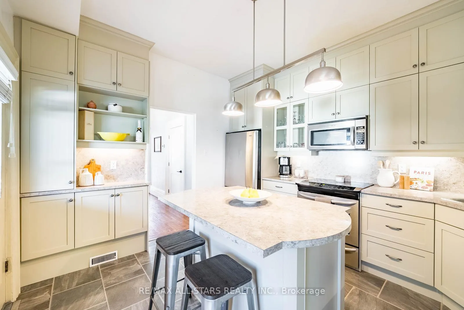 Photo 15 of 32 Wellington Street, Clarington, Bowmanville — HOMEH