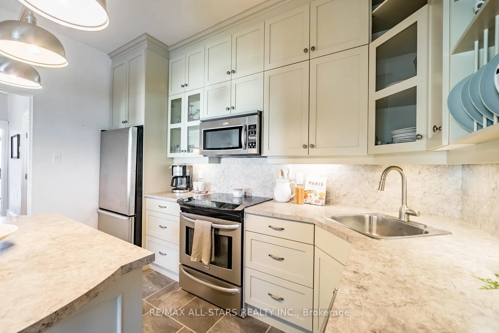Photo 16 of 32 Wellington Street, Clarington, Bowmanville — HOMEH