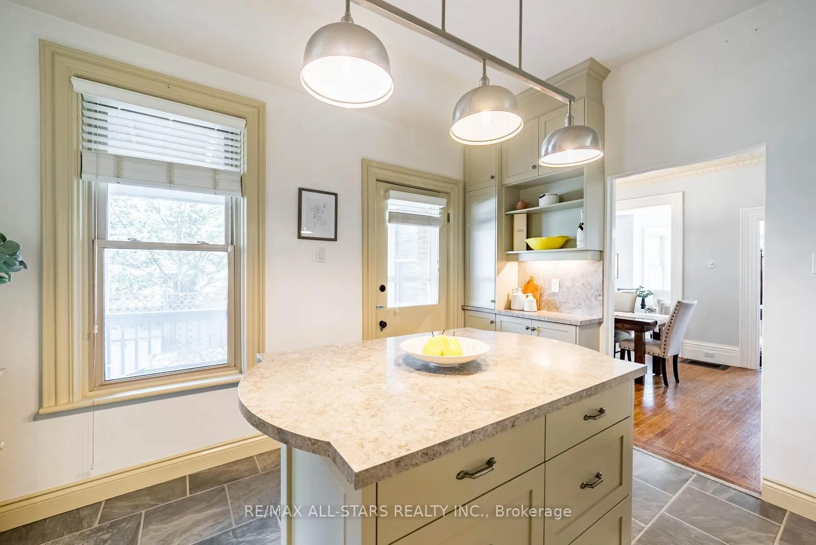Photo 17 of 32 Wellington Street, Clarington, Bowmanville — HOMEH
