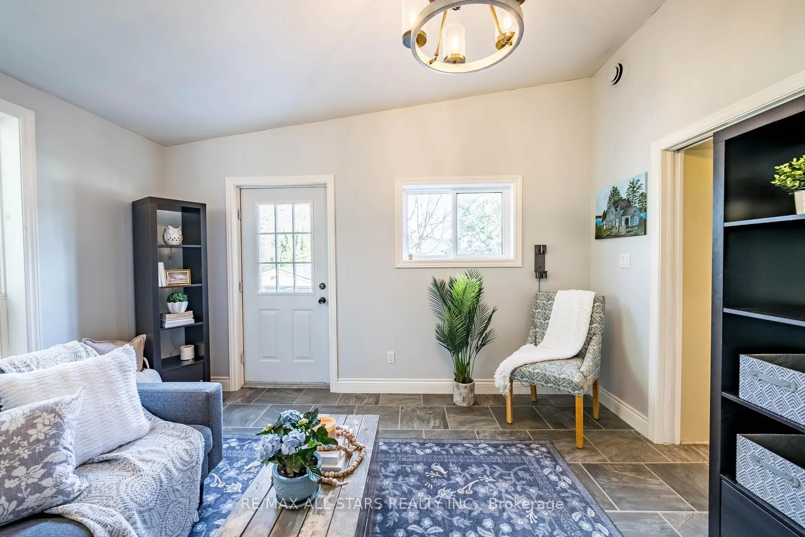 Photo 19 of 32 Wellington Street, Clarington, Bowmanville — HOMEH