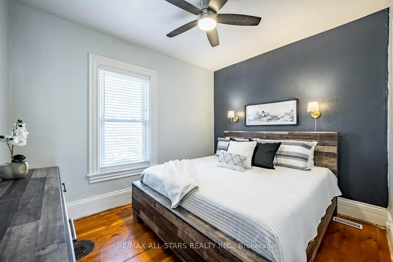 Photo 22 of 32 Wellington Street, Clarington, Bowmanville — HOMEH