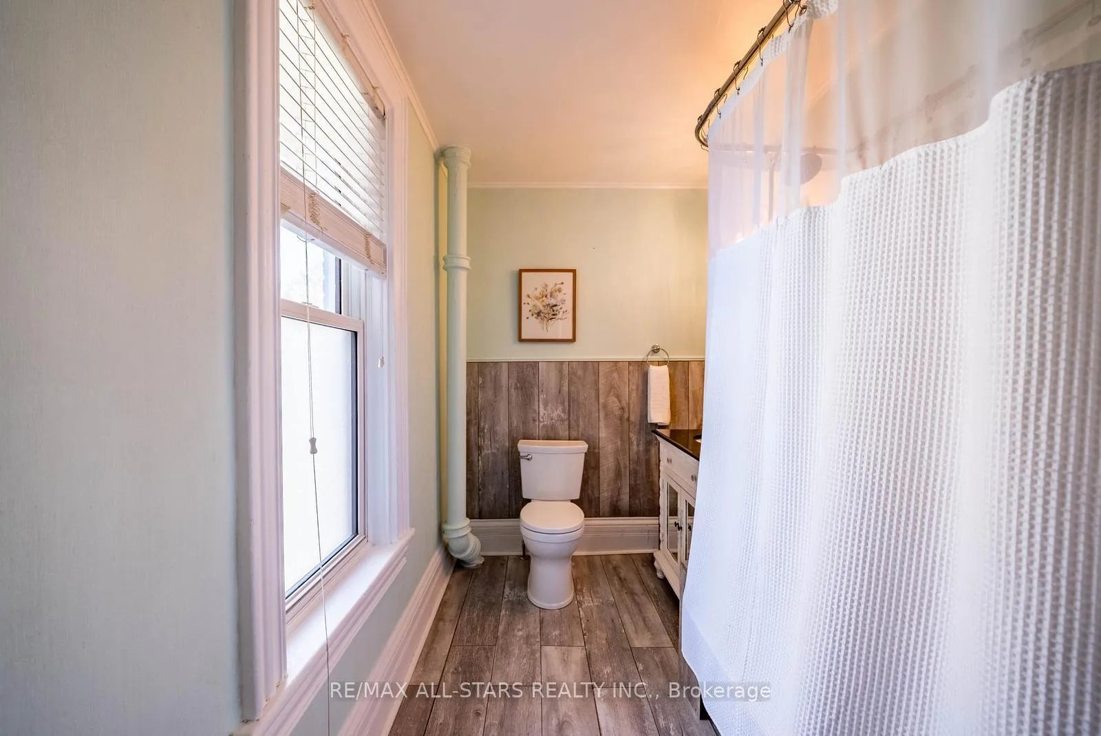 Photo 24 of 32 Wellington Street, Clarington, Bowmanville — HOMEH
