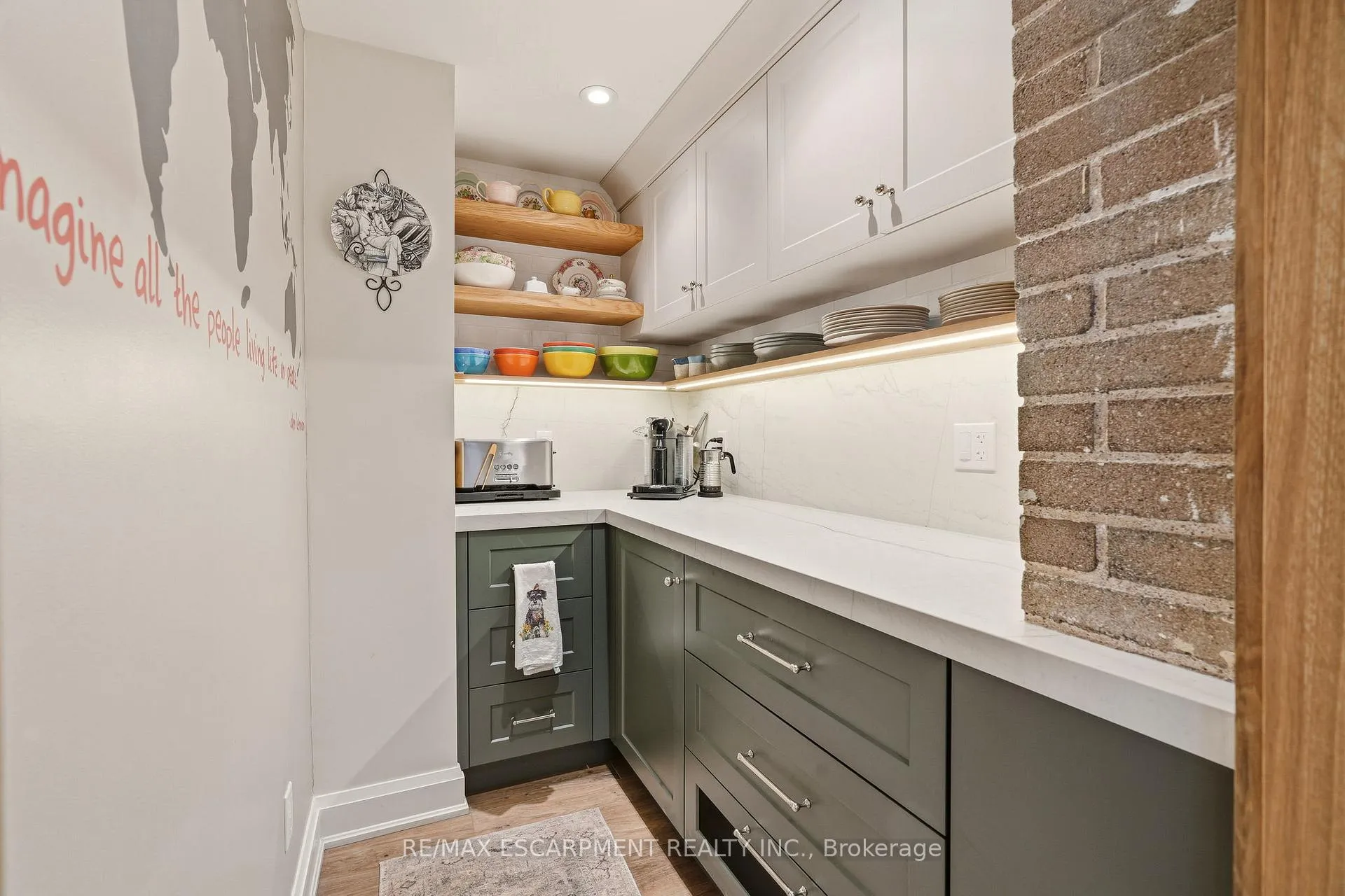 Photo 10 of 7 Central Park Avenue, Hamilton, Dundas — HOMEH