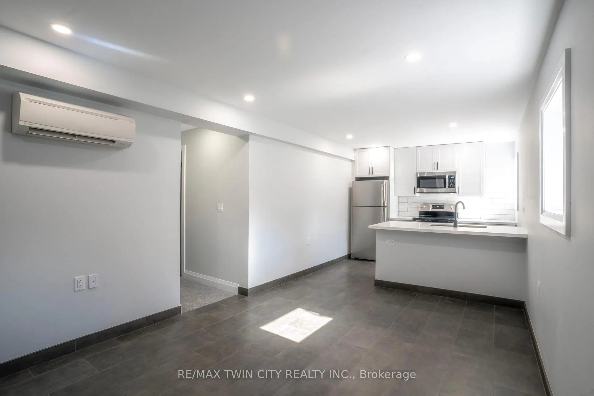 Photo 2 of Unit 2, 130 Elgin Street, Brantford, Braneida Industrial Park — HOMEH