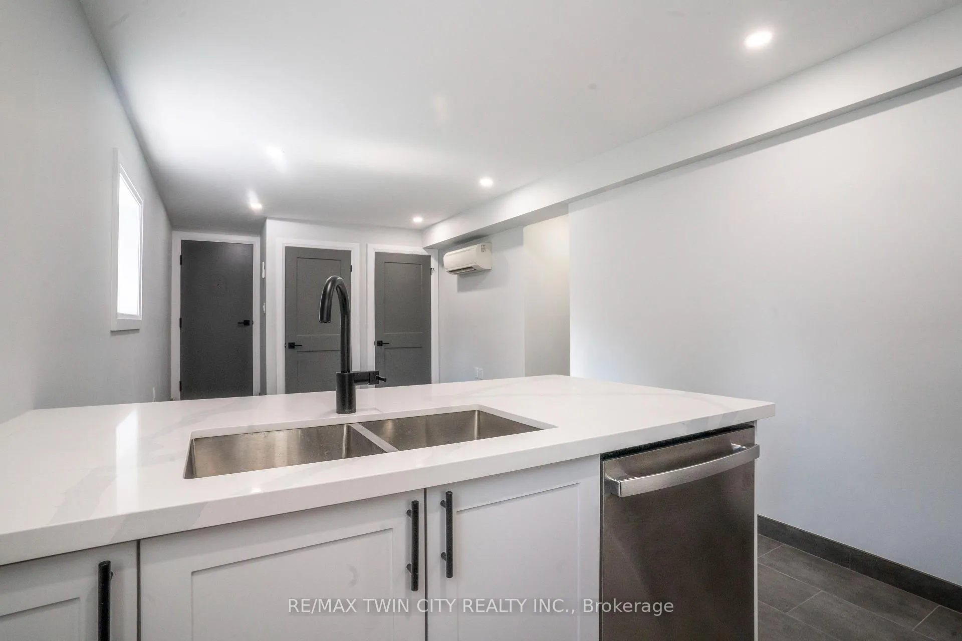 Photo 3 of Unit 2, 130 Elgin Street, Brantford, Braneida Industrial Park — HOMEH