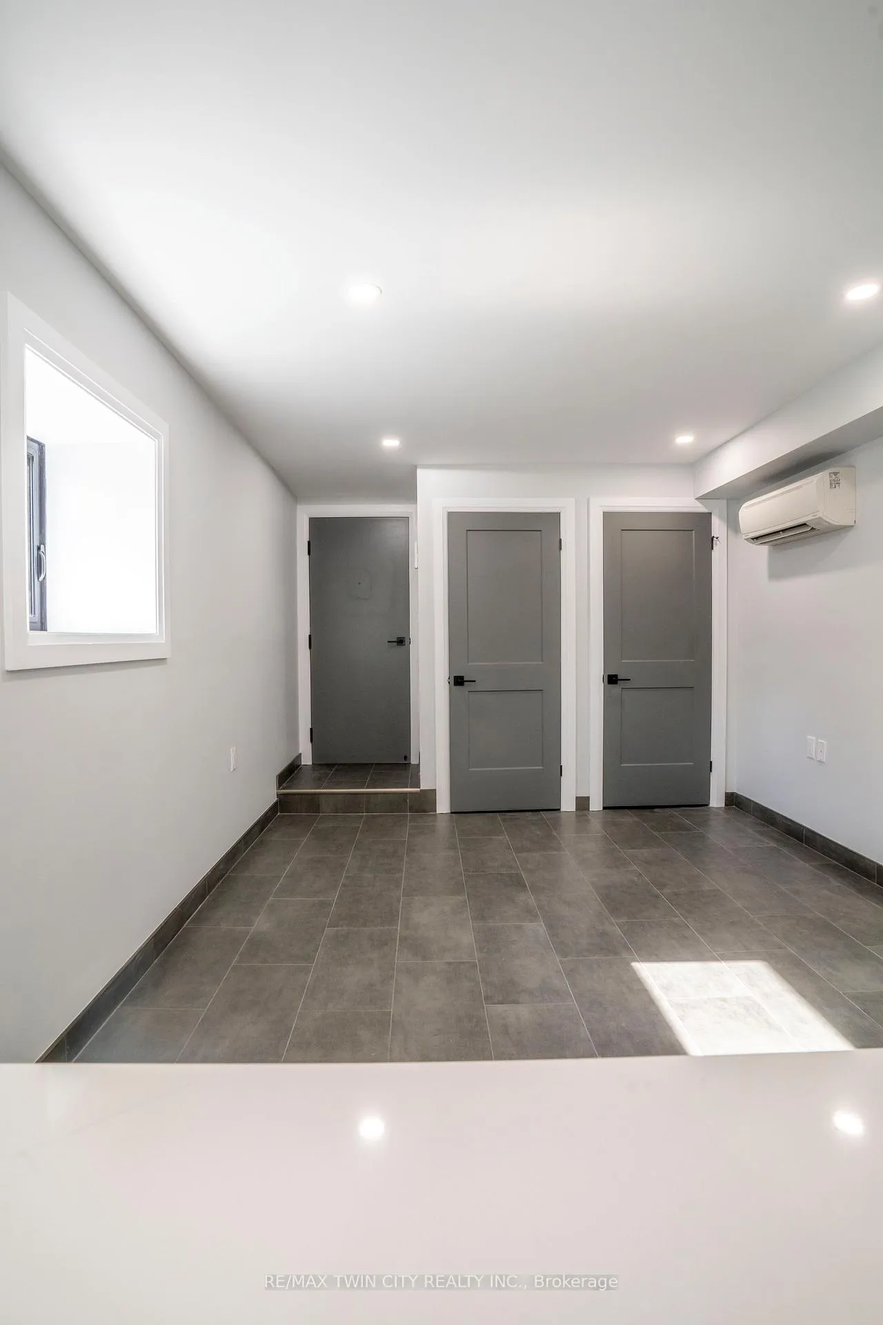 Photo 4 of Unit 2, 130 Elgin Street, Brantford, Braneida Industrial Park — HOMEH