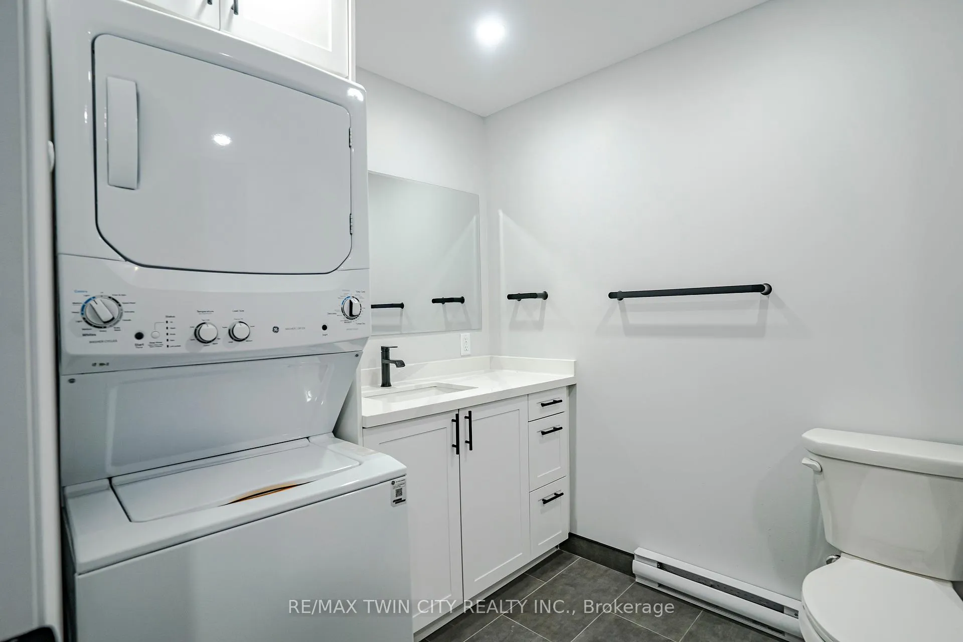 Photo 13 of Unit 2, 130 Elgin Street, Brantford, Braneida Industrial Park — HOMEH