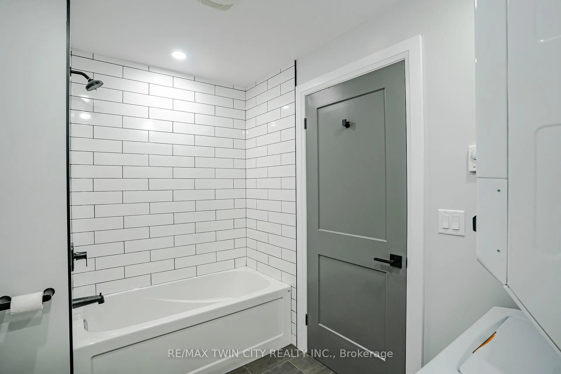 Photo 14 of Unit 2, 130 Elgin Street, Brantford, Braneida Industrial Park — HOMEH