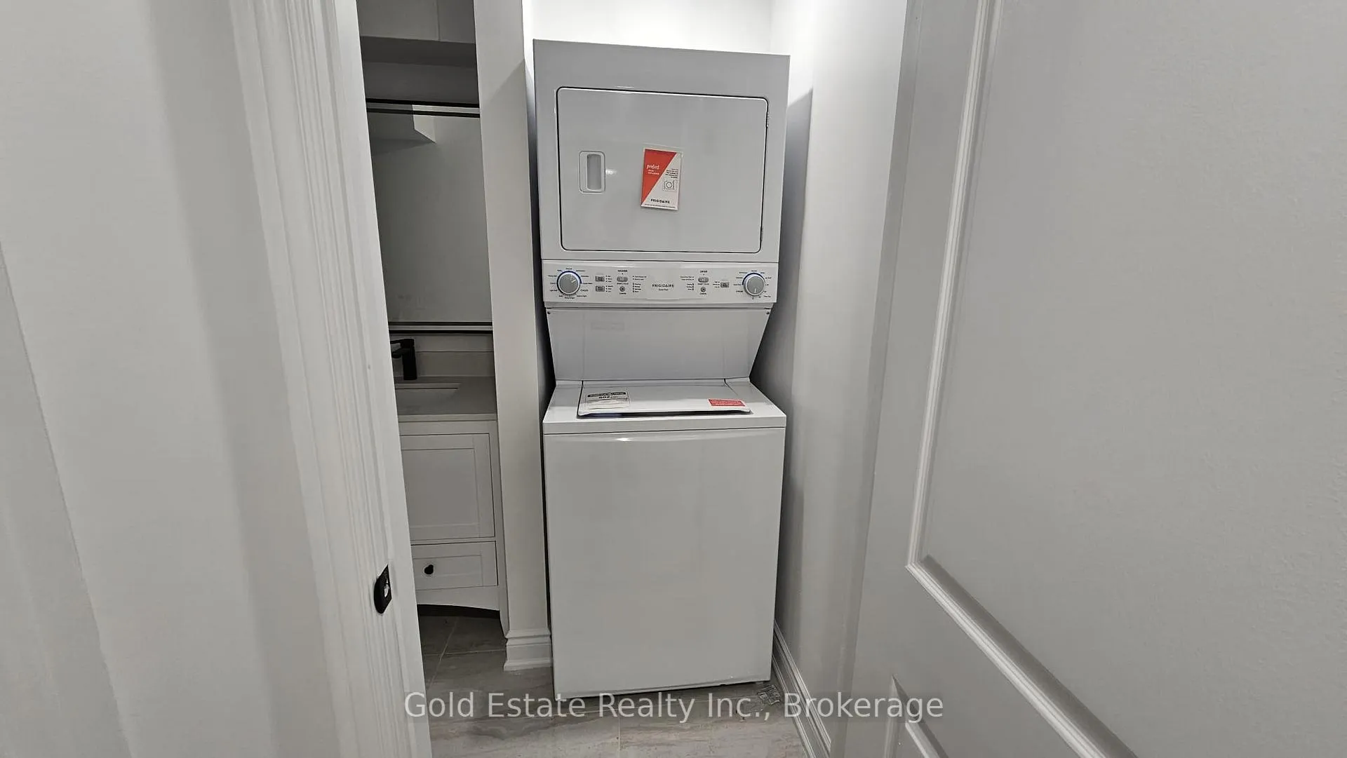 Photo 10 of Lower 212 Spring Creek Drive, Hamilton, Waterdown — HOMEH
