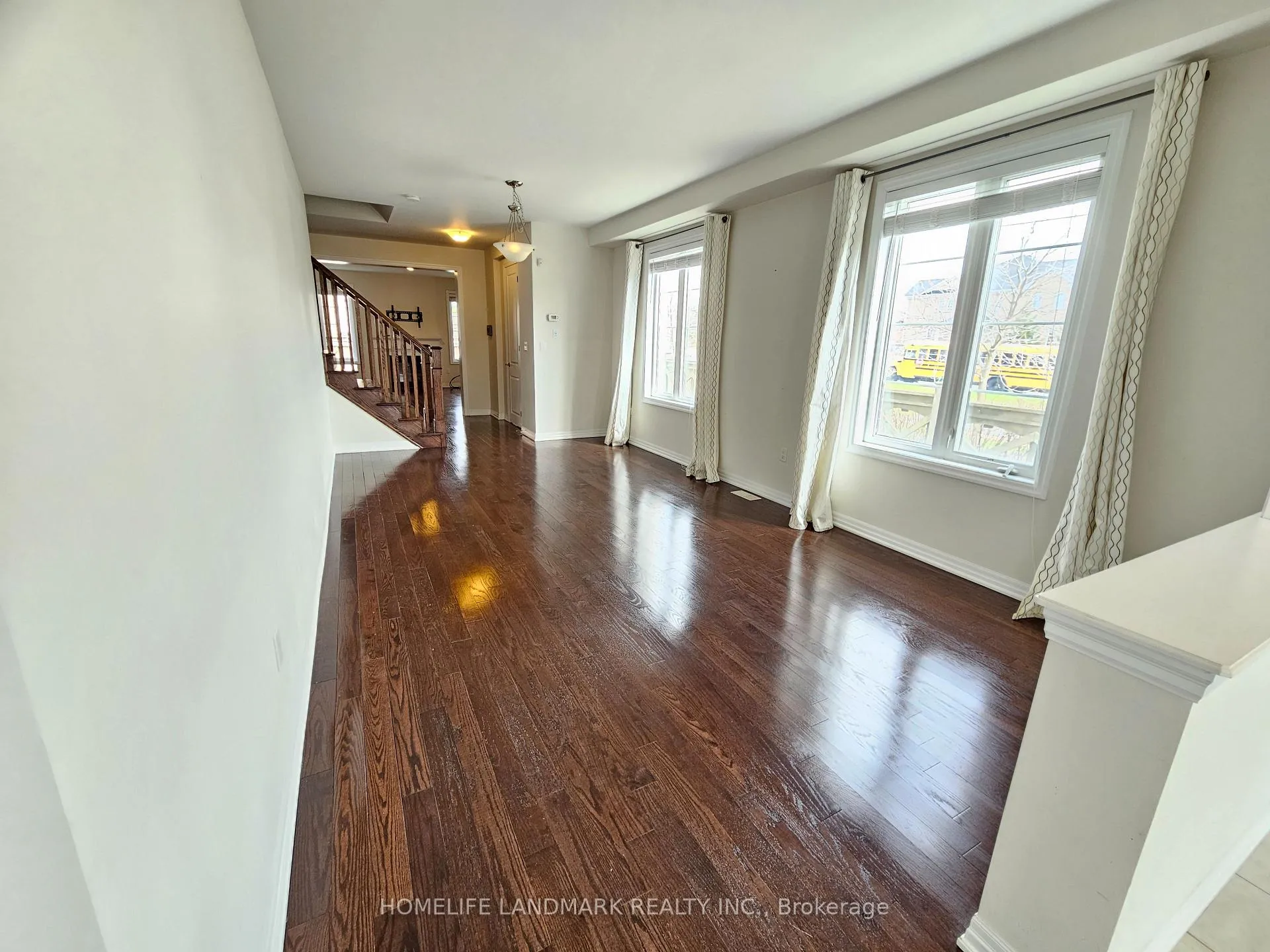 Photo 9 of 88 Buckle Crescent, Aurora, Rural Aurora — HOMEH