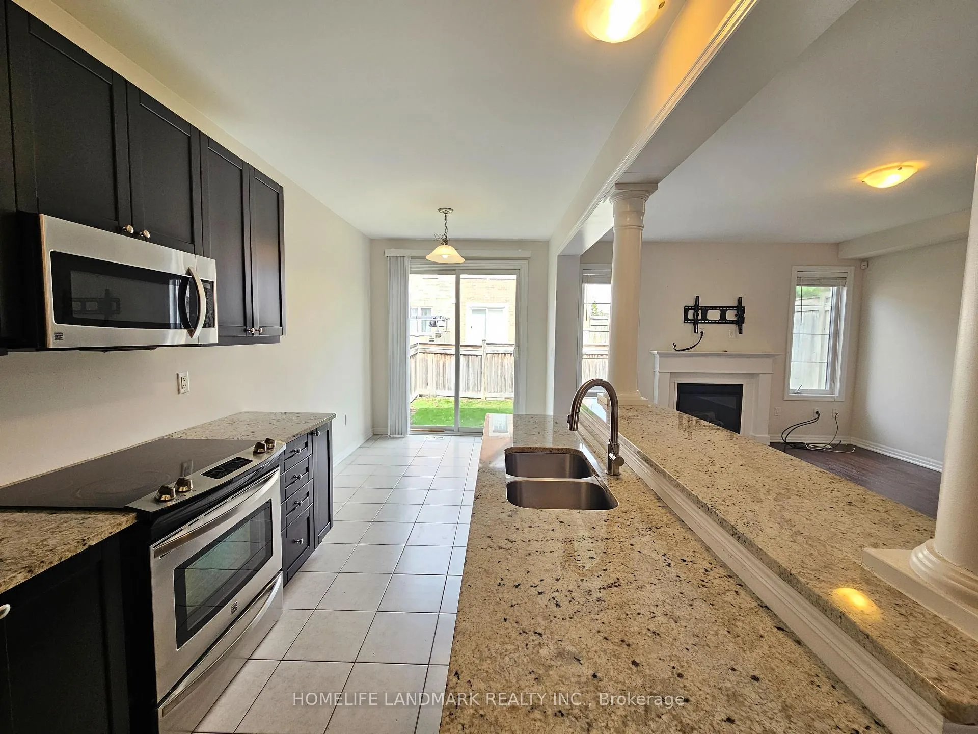 Photo 10 of 88 Buckle Crescent, Aurora, Rural Aurora — HOMEH