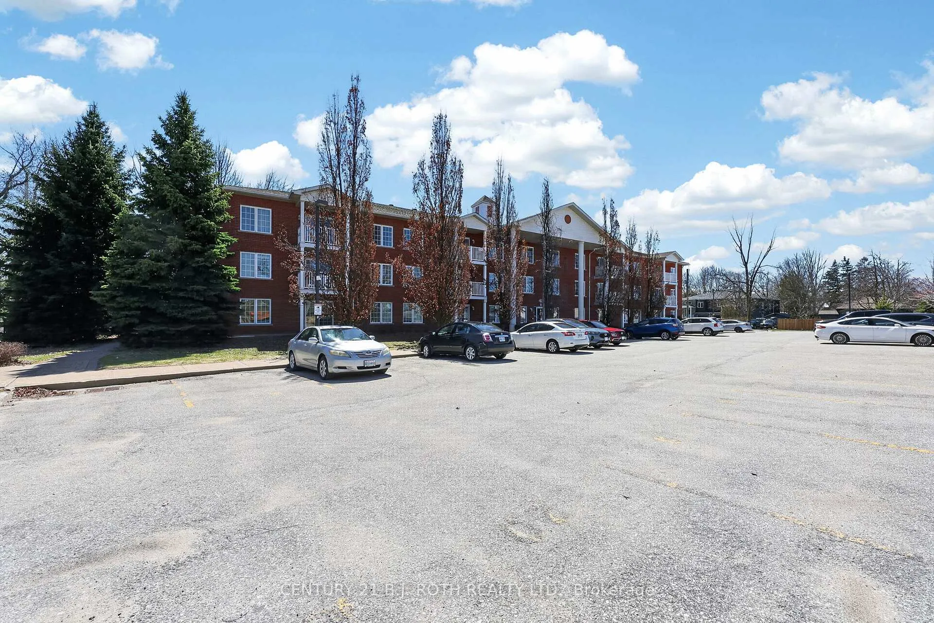Photo 2 of Unit 116, 49 Jacobs Terrace, Barrie, Allandale — HOMEH